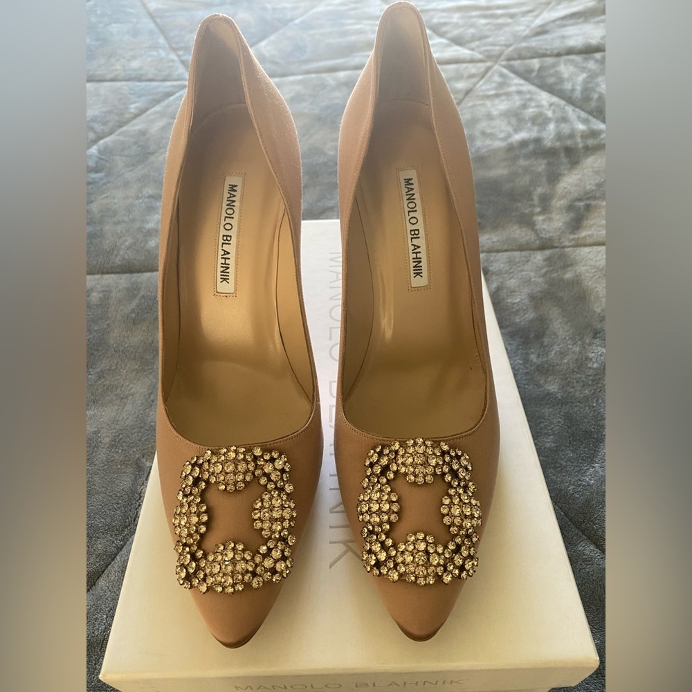 Manolo Blahnik Heels/ Hangisi Jewel Pump/ FRESH SATIN